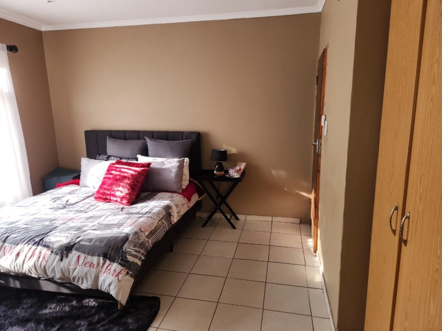 3 Bedroom Property for Sale in Azalea Park North West